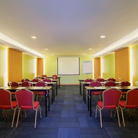 Ibis Budget Semarang Tendean Exterior foto