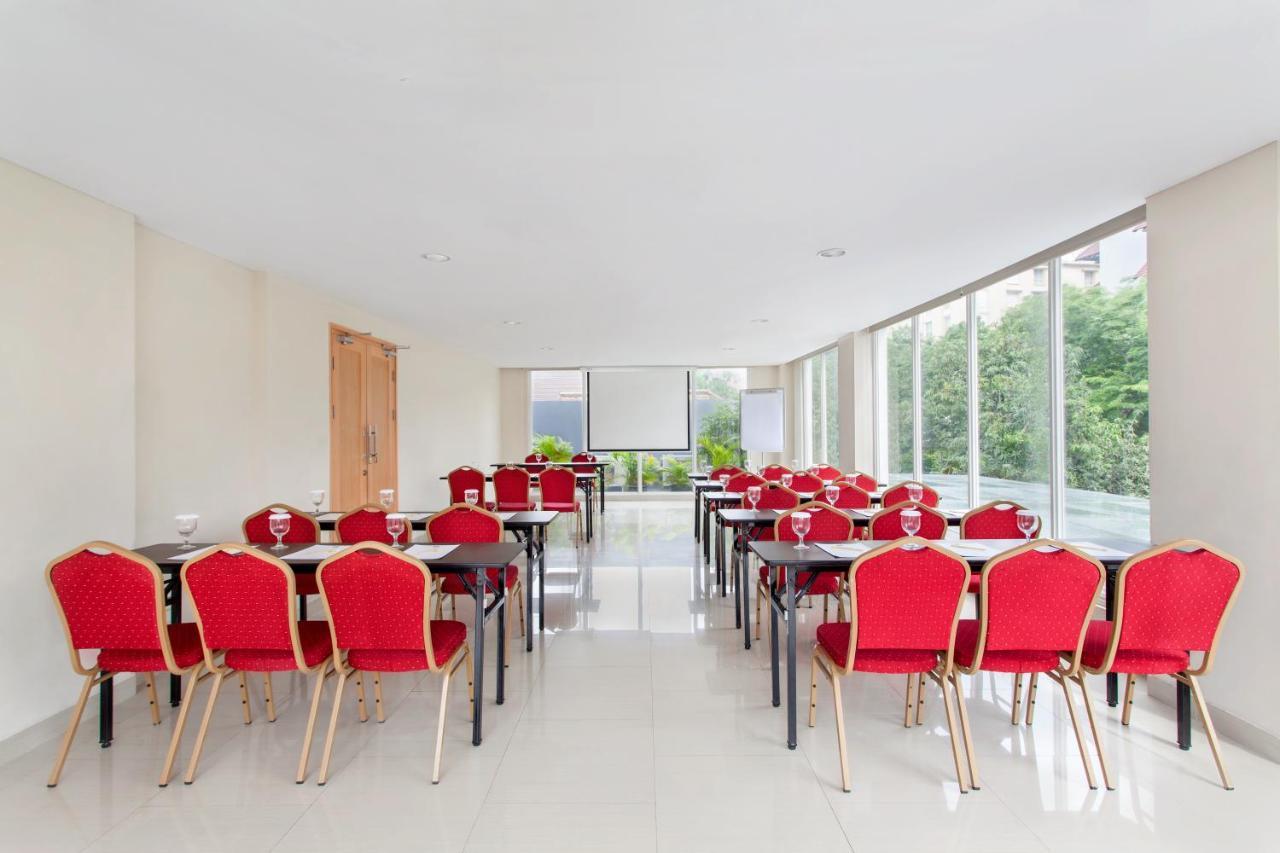 Ibis Budget Semarang Tendean Exterior foto