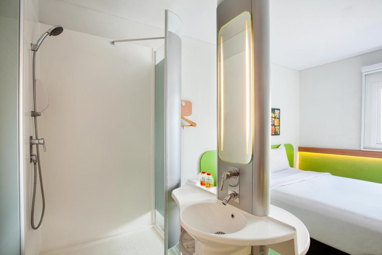 Ibis Budget Semarang Tendean Exterior foto