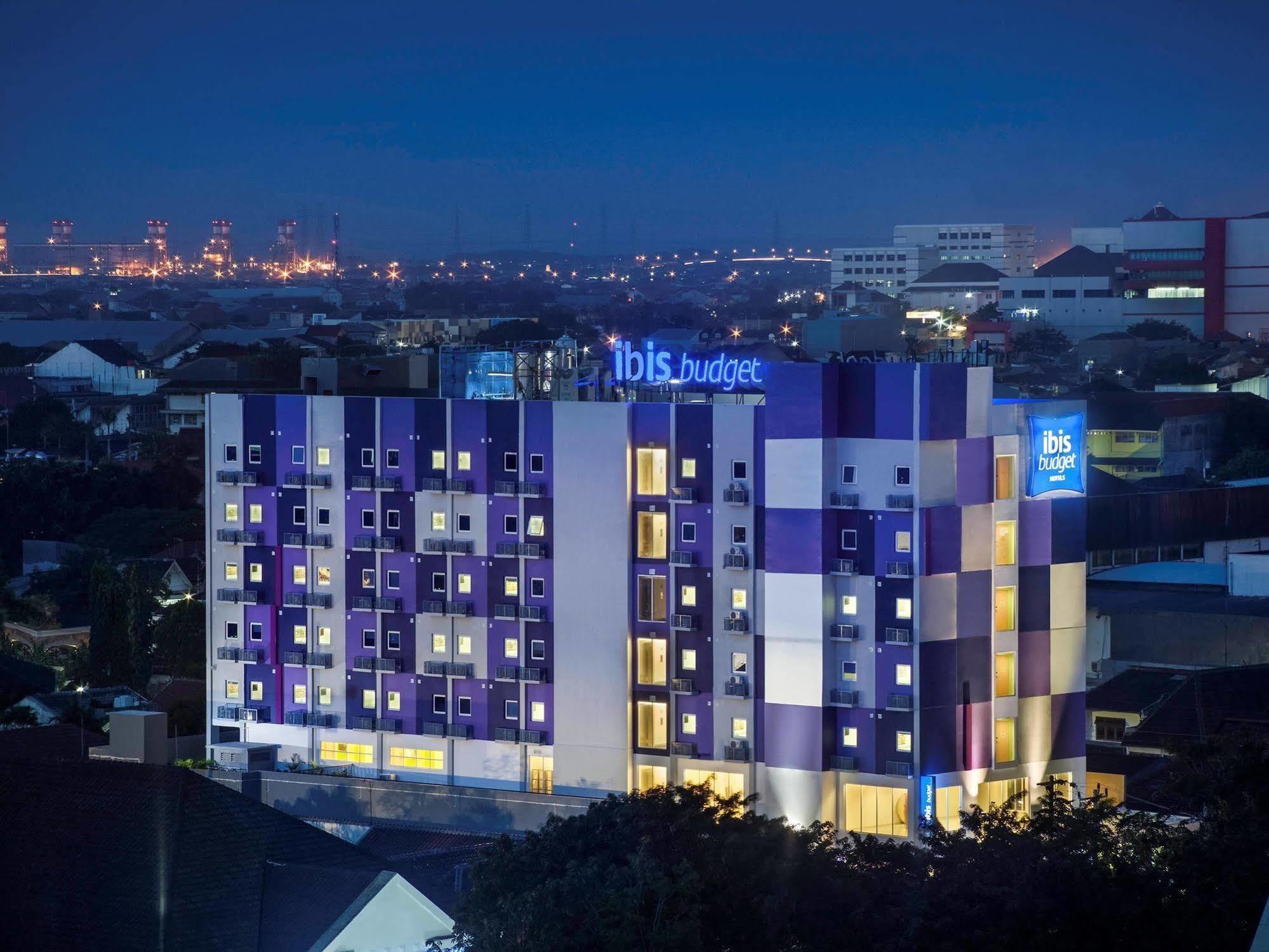 Ibis Budget Semarang Tendean Exterior foto