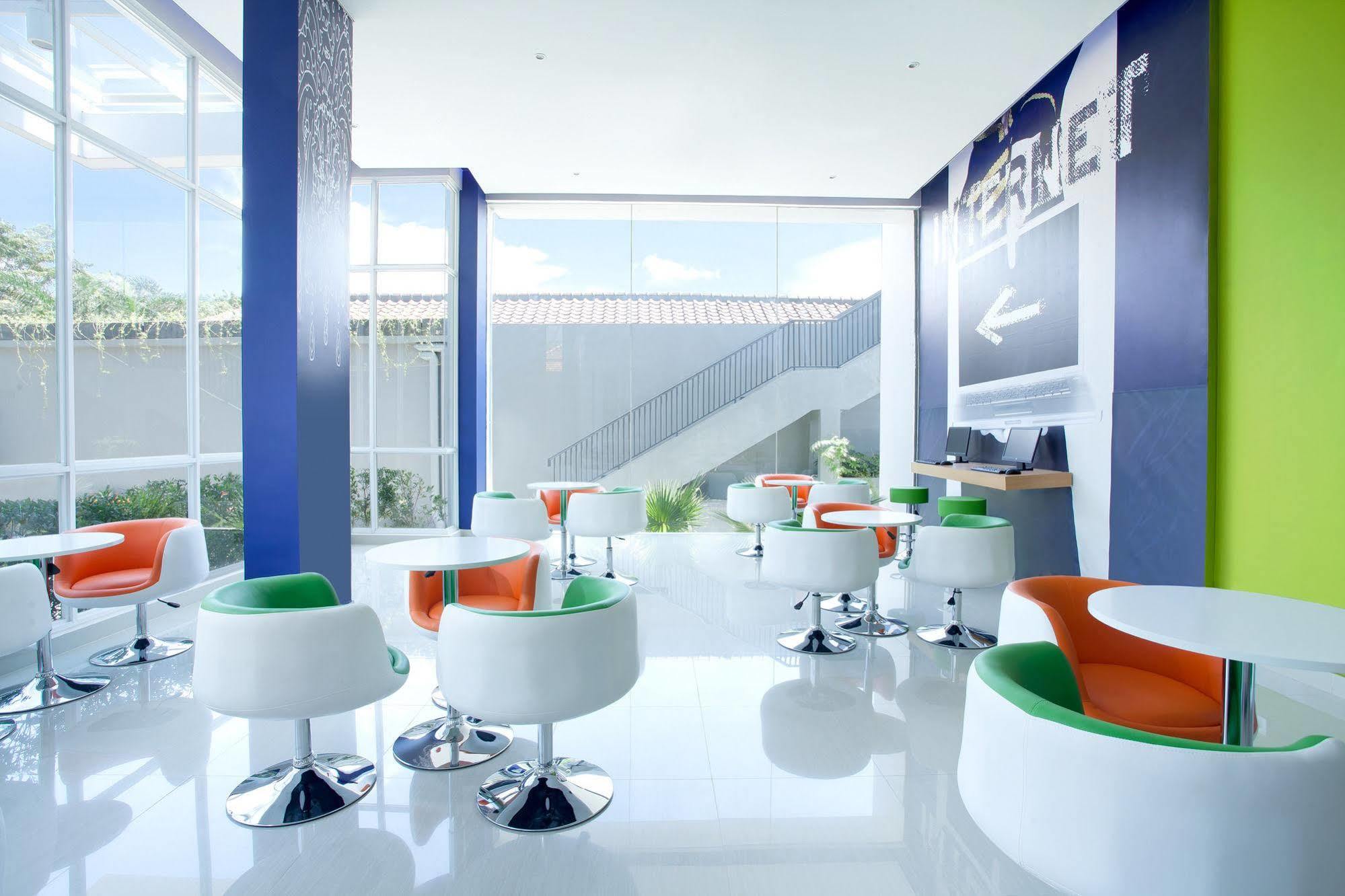 Ibis Budget Semarang Tendean Exterior foto