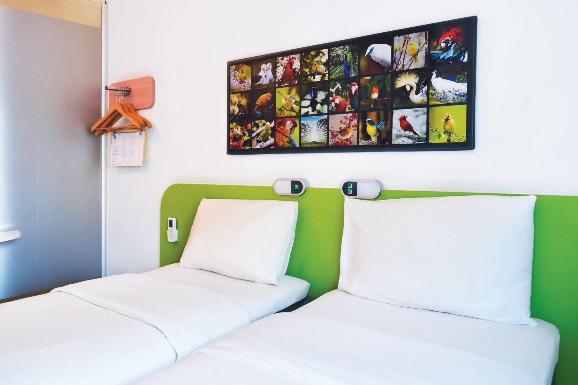 Ibis Budget Semarang Tendean Exterior foto