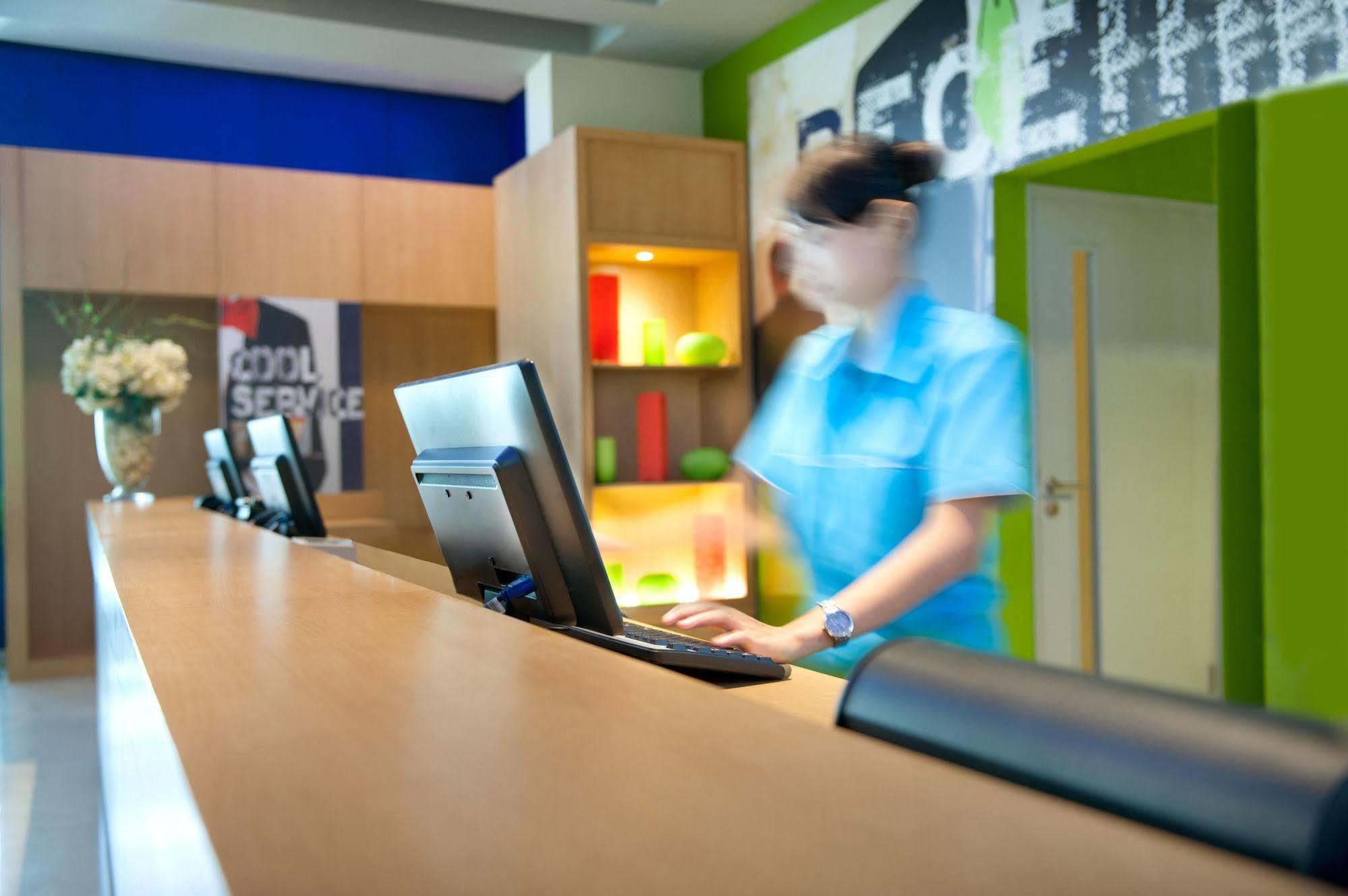 Ibis Budget Semarang Tendean Exterior foto