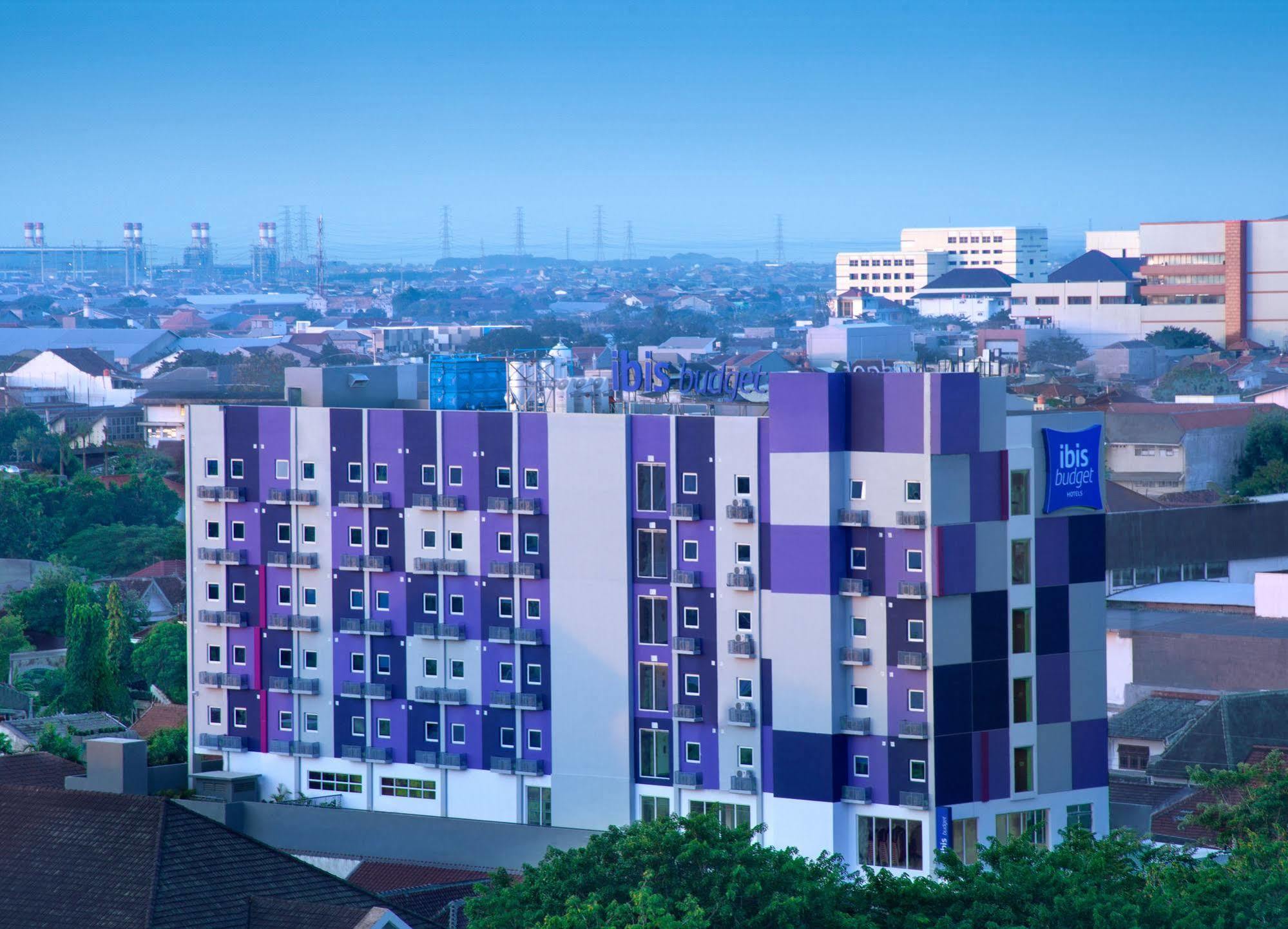 Ibis Budget Semarang Tendean Exterior foto