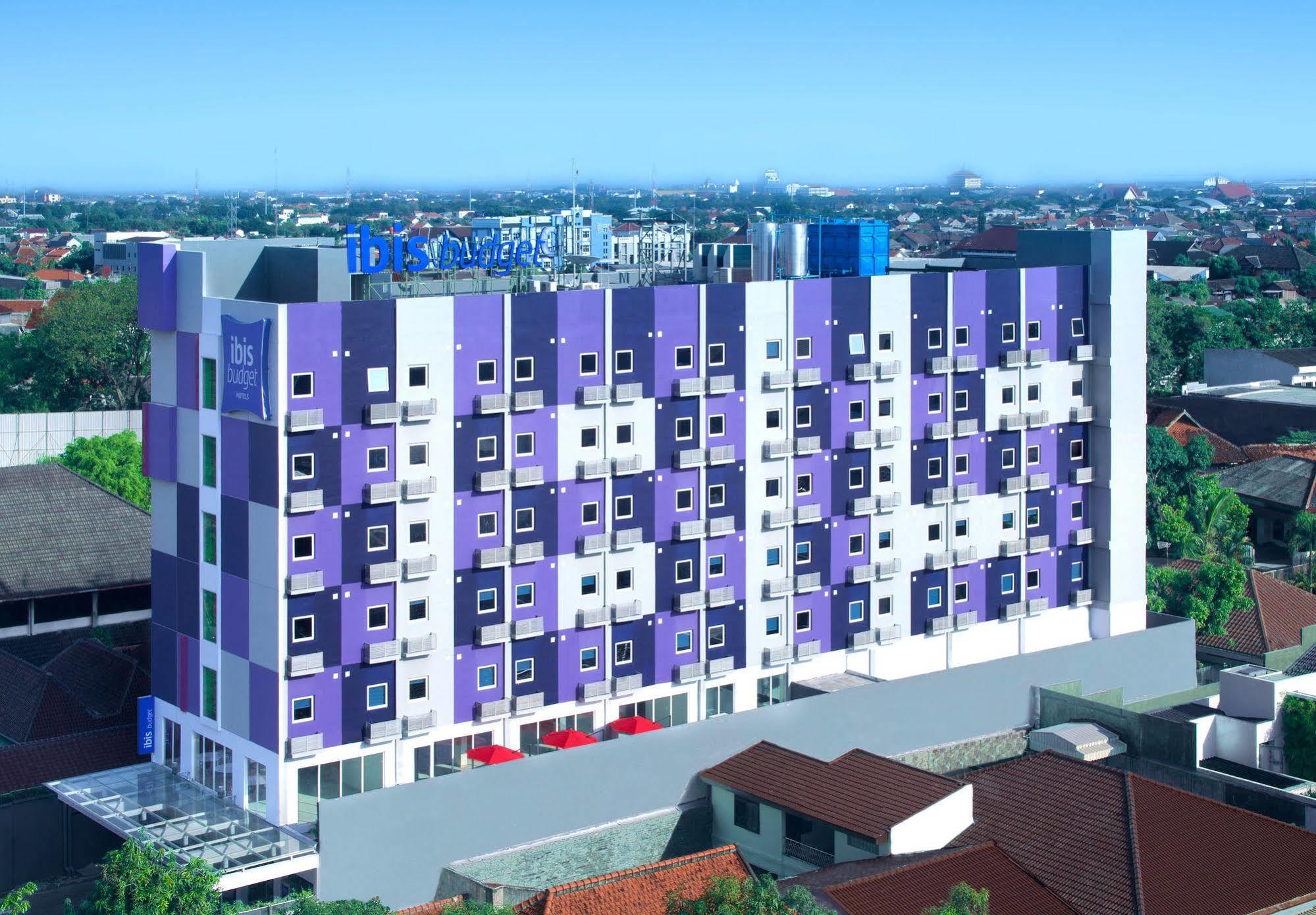 Ibis Budget Semarang Tendean Exterior foto