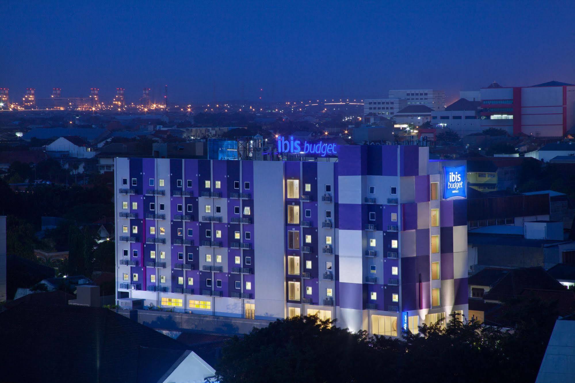 Ibis Budget Semarang Tendean Exterior foto